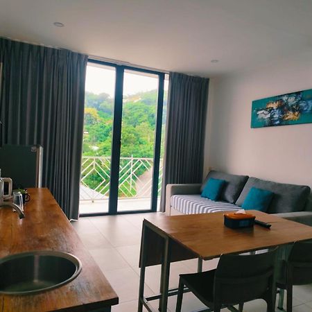 Triple 8 Suites Labuan Bajo Eksteriør bilde