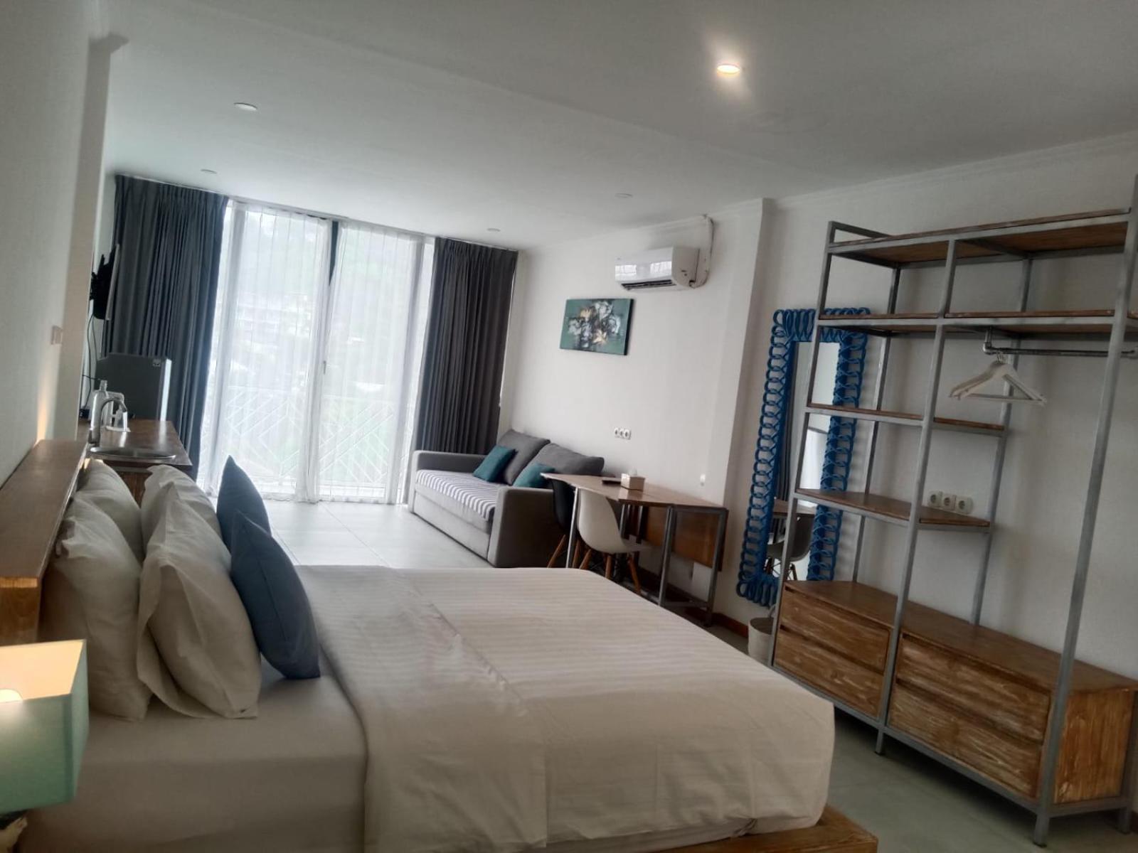 Triple 8 Suites Labuan Bajo Eksteriør bilde