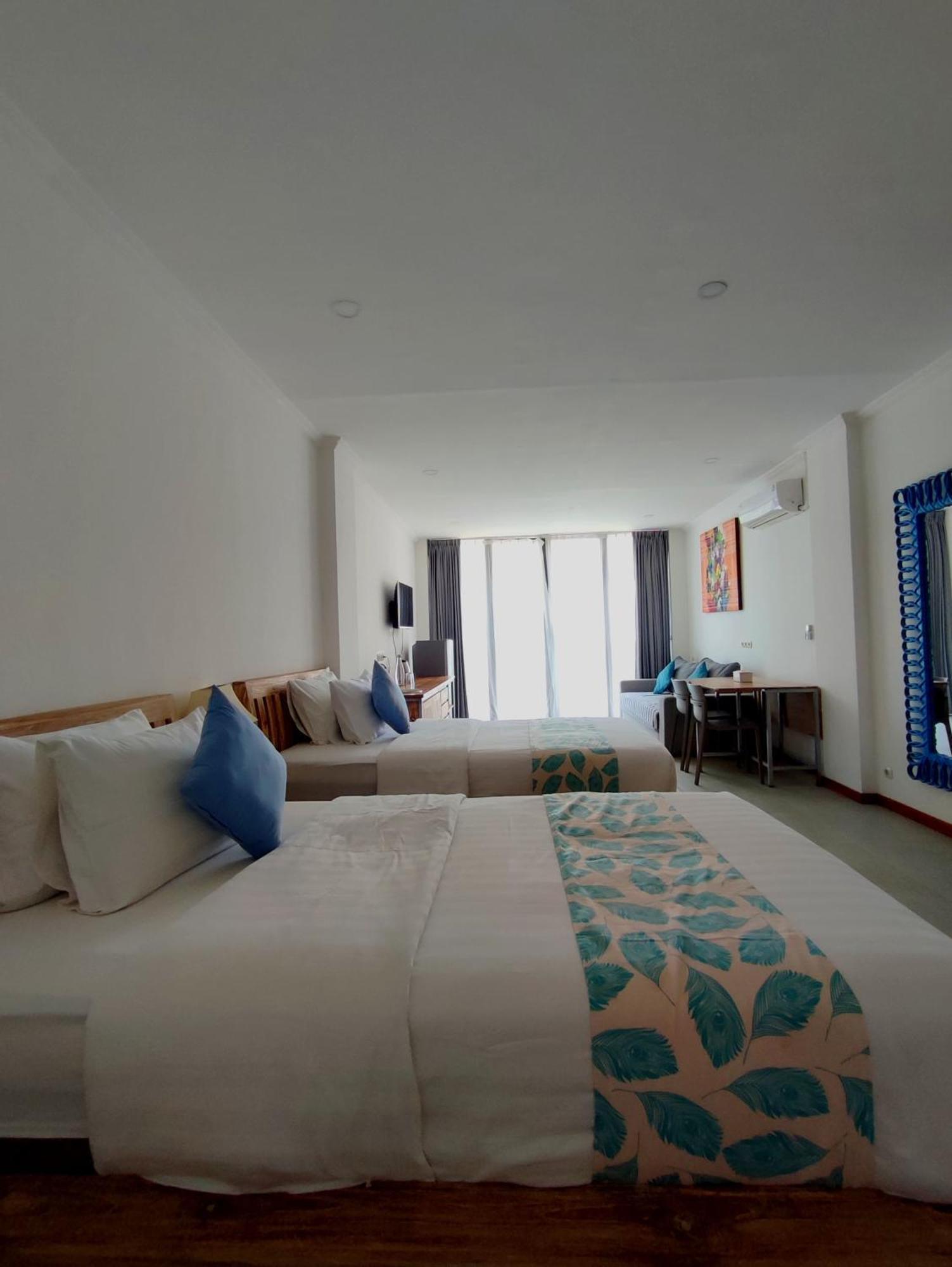 Triple 8 Suites Labuan Bajo Eksteriør bilde