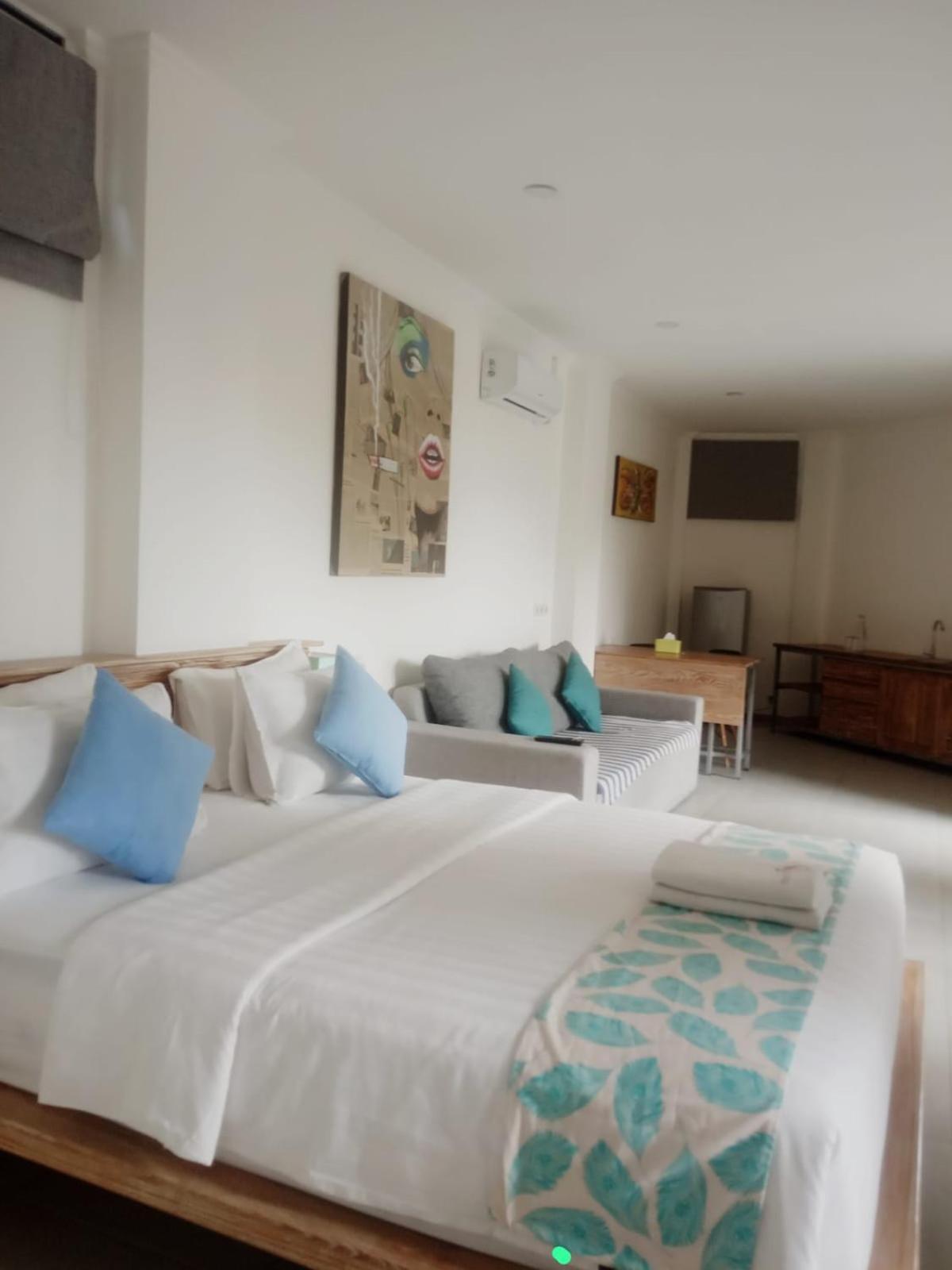 Triple 8 Suites Labuan Bajo Eksteriør bilde