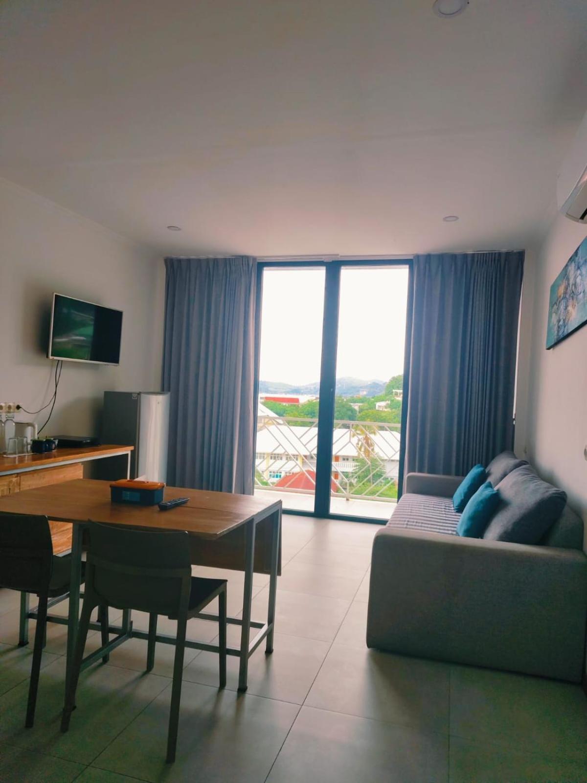 Triple 8 Suites Labuan Bajo Eksteriør bilde