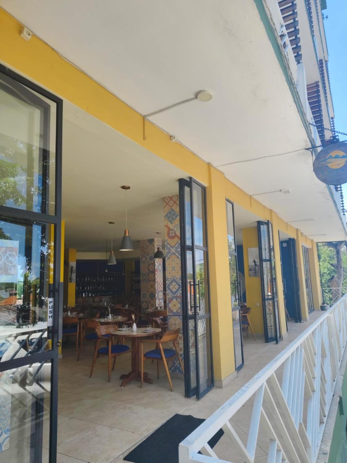 Triple 8 Suites Labuan Bajo Eksteriør bilde