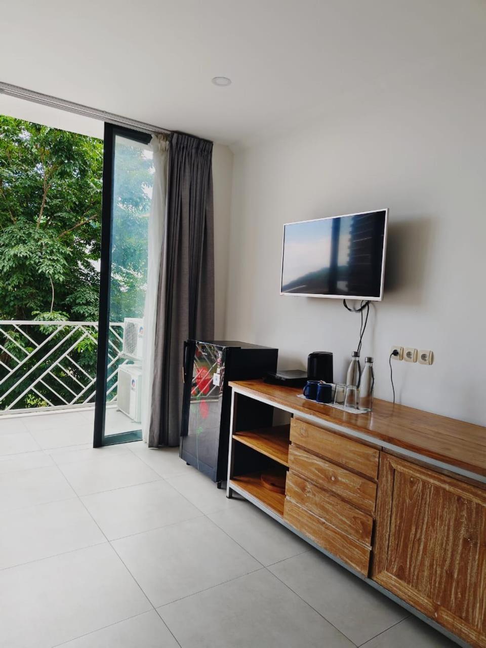 Triple 8 Suites Labuan Bajo Eksteriør bilde