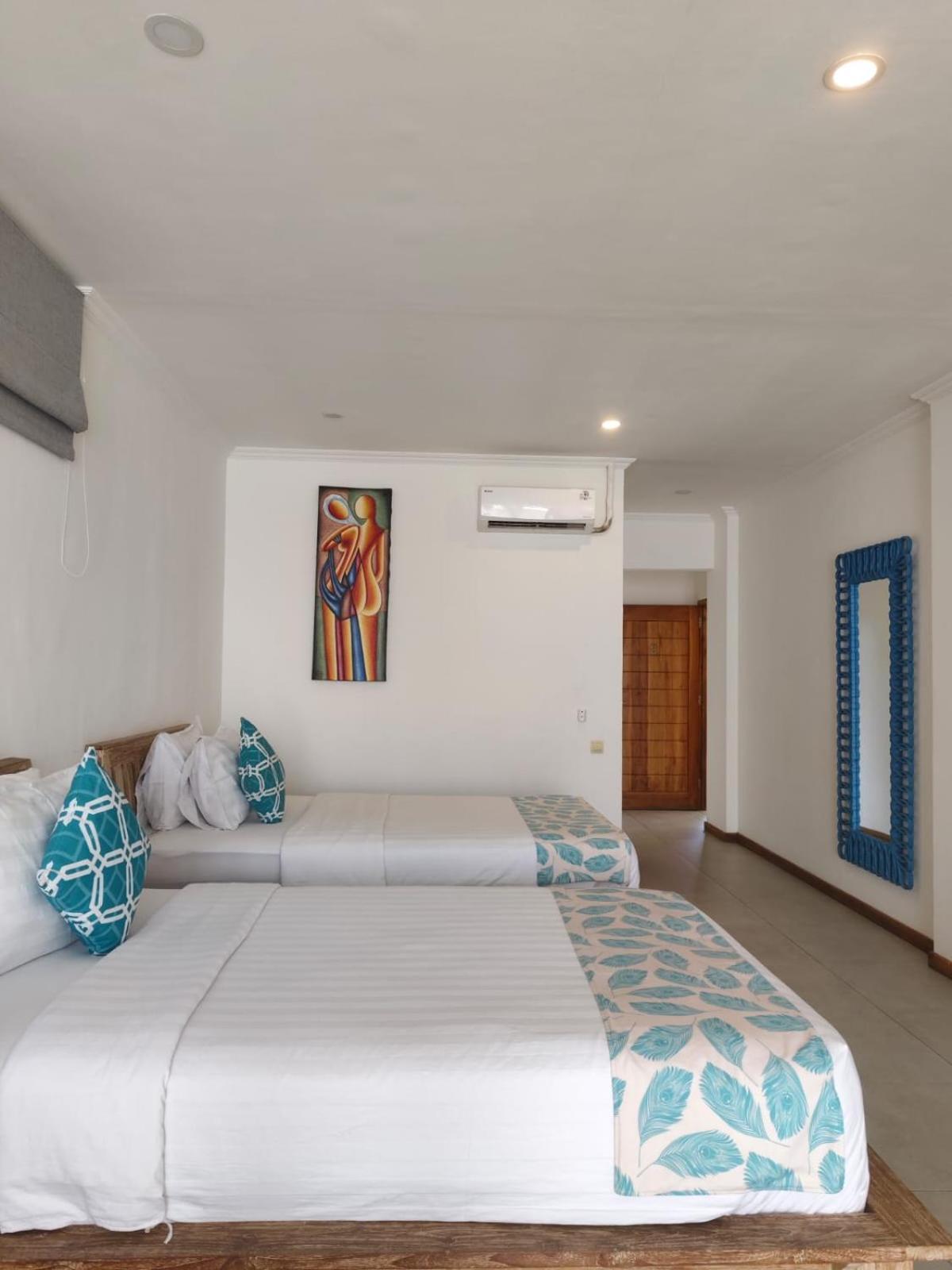 Triple 8 Suites Labuan Bajo Eksteriør bilde
